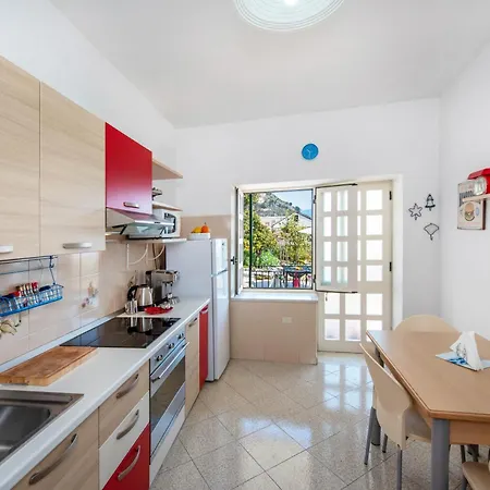 Appartement Casa Famuli, 200 Stairs From The Road By Wonder Tour *